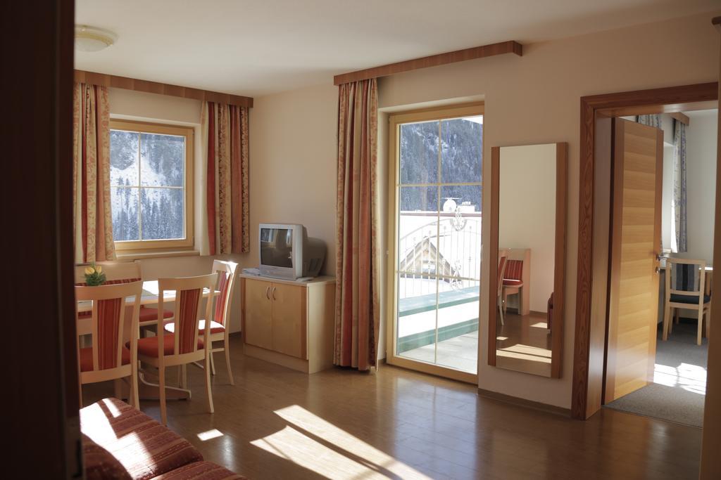 Aparthotel Apart Alpenschlössl 2*